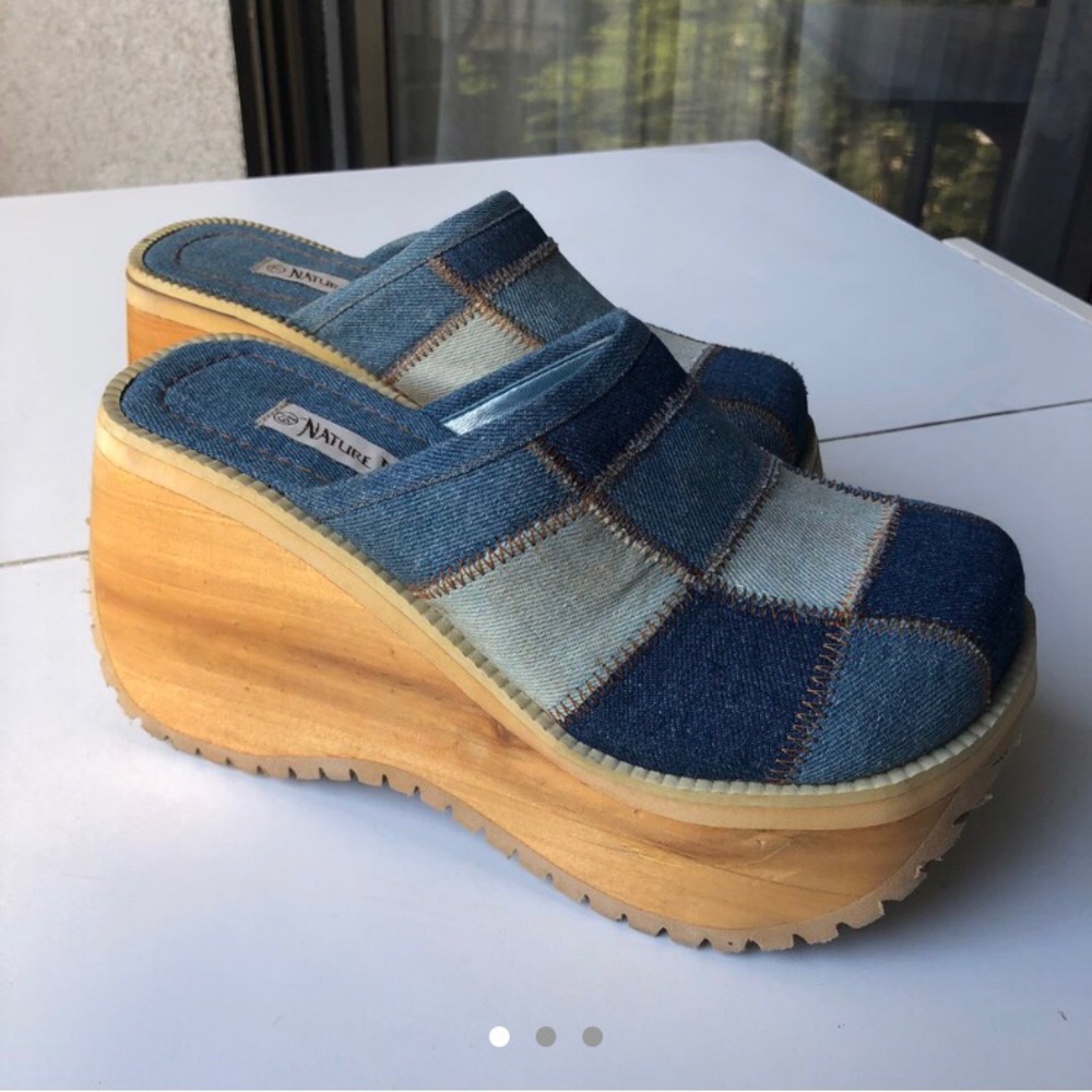 *clogs*